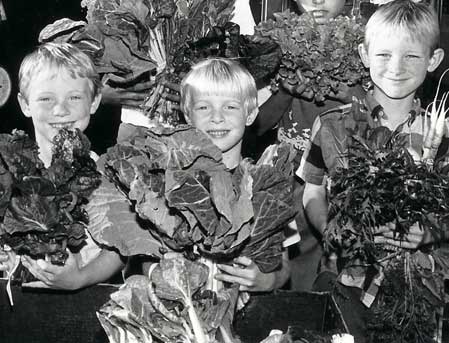 kids working farmer's market